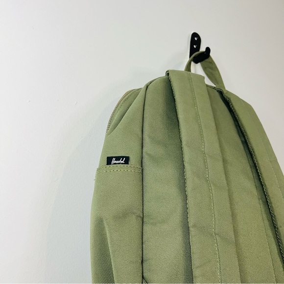 Hershel Supply Co. Green Classic 21.5L Backpack - Picture 9 of 11